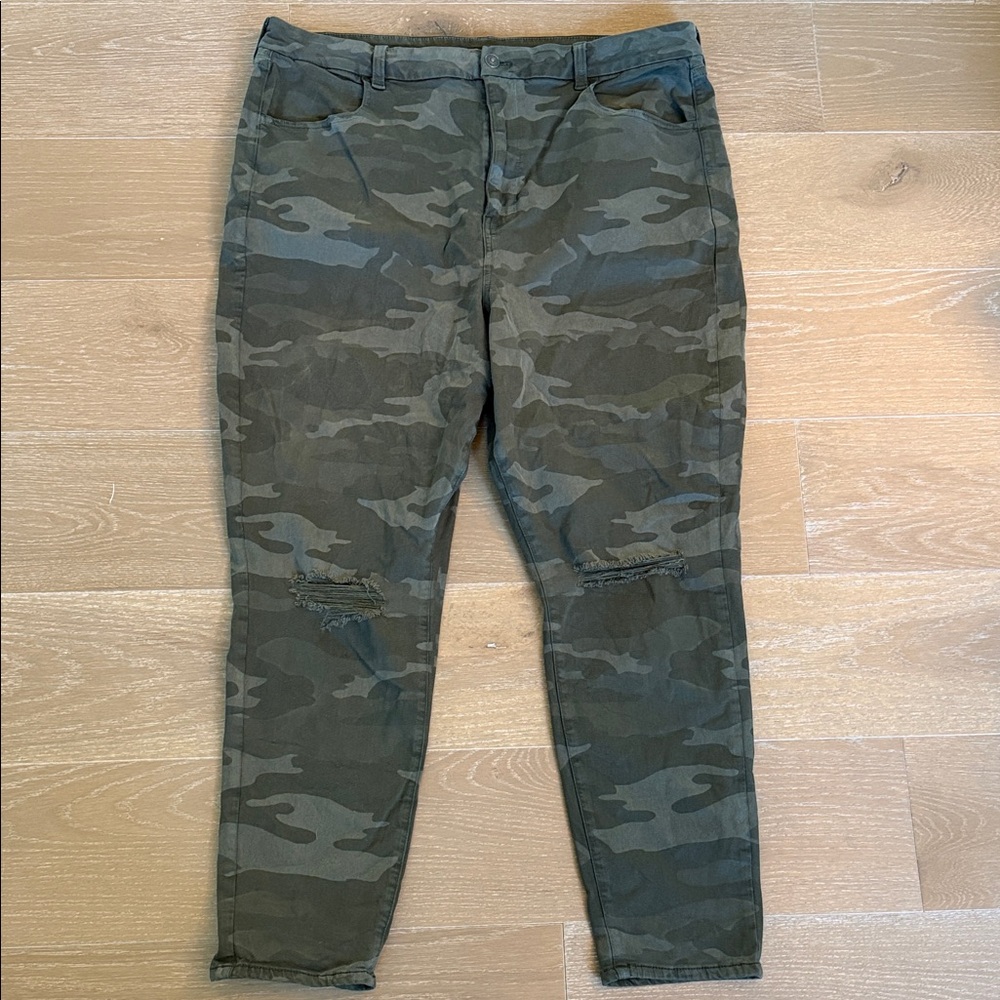 Women’s Camo Skinny Jeans - Olive Green